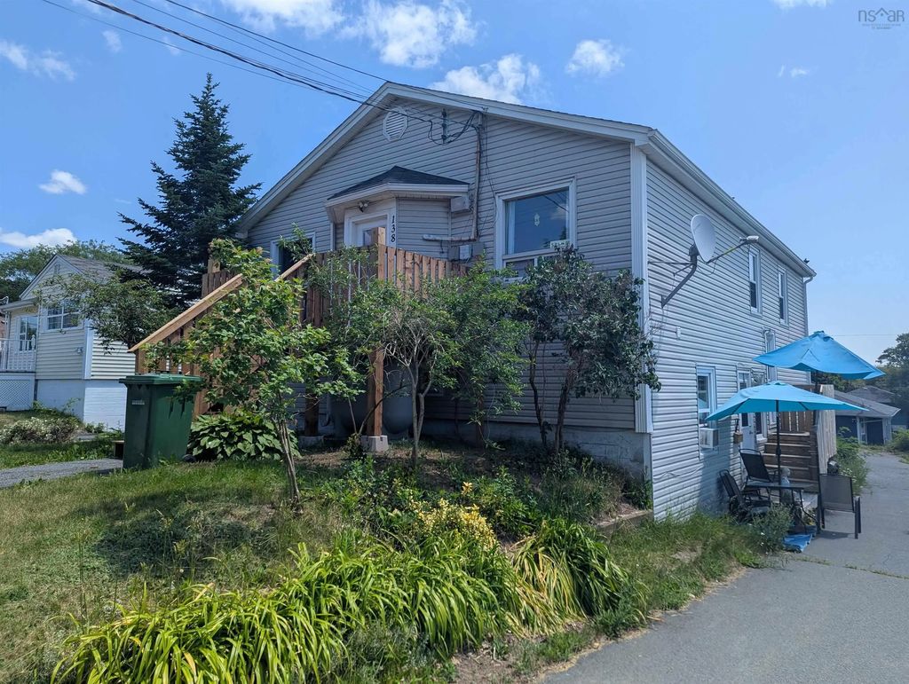 138 Albro Lake Road, Dartmouth