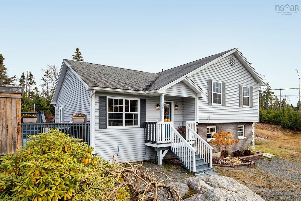 126 Middle Village Road, West Dover