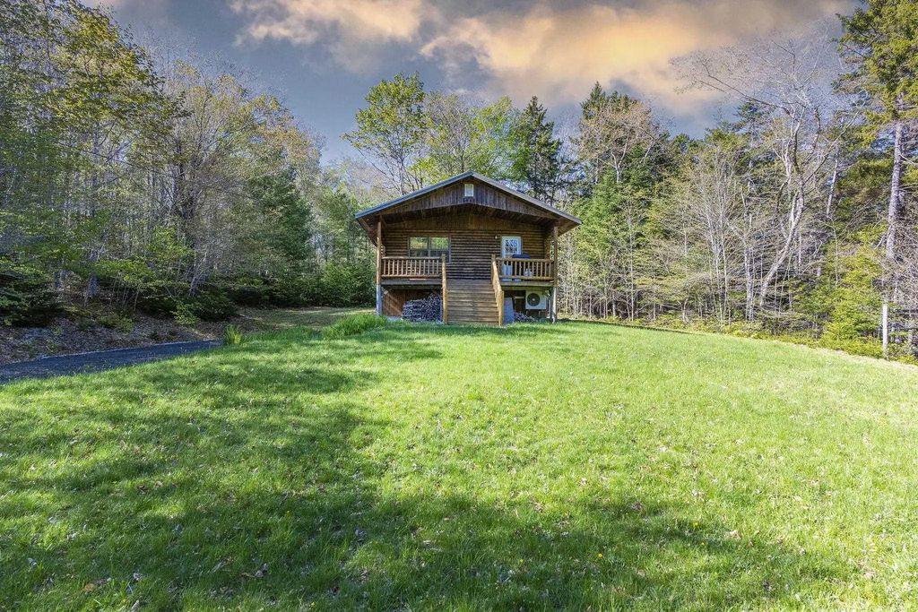 69 Maple Way, Weymouth Falls