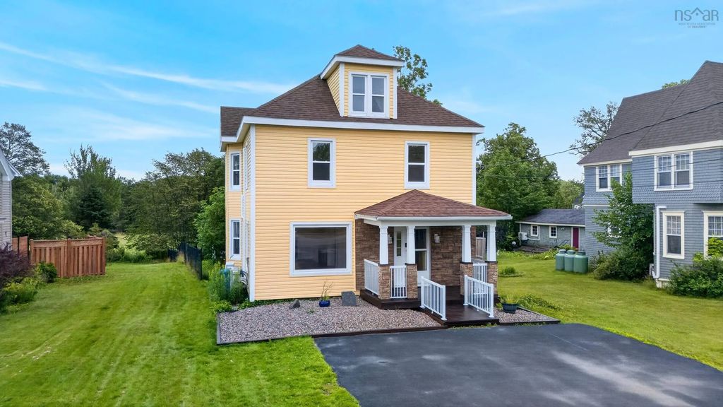 1637 North Main Street, Westville