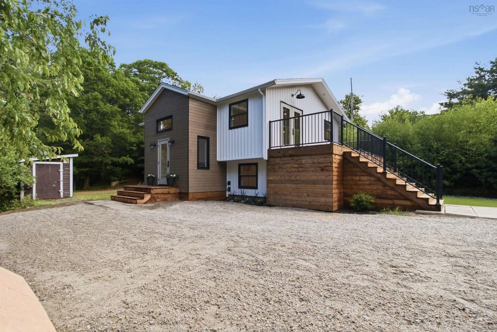 178 Fairmont Street, Mahone Bay