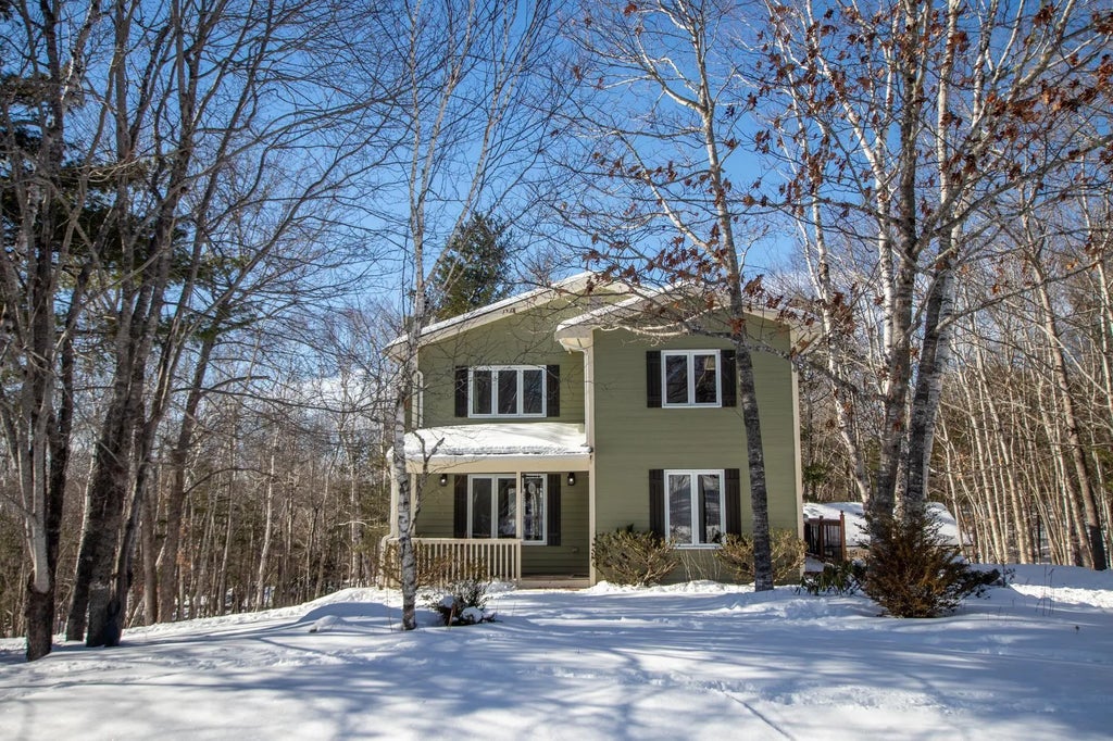 6 Devonport Avenue, Fall River