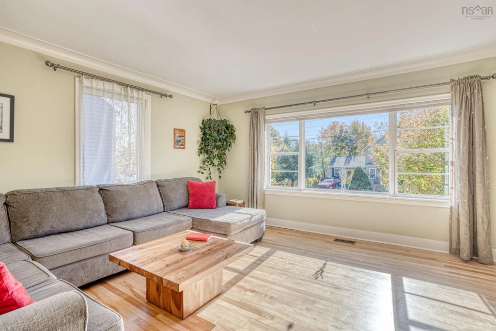 21 Lawnwood Avenue, Halifax