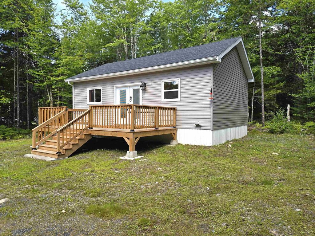 66 Shore Road, Walden