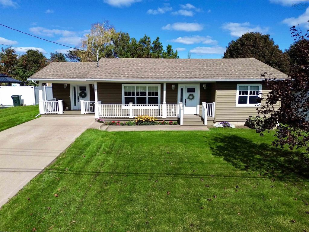 8 Fletcher Drive, Amherst