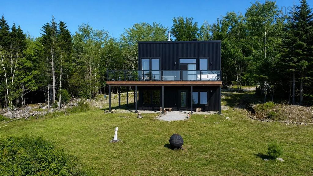 93 Maple Leaf Drive, East Canaan