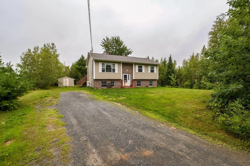 166 Dalrymple Drive, Nine Mile River