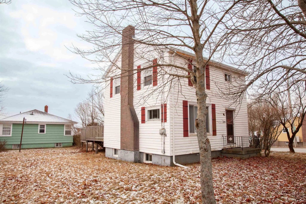 214 Main Street, Dartmouth