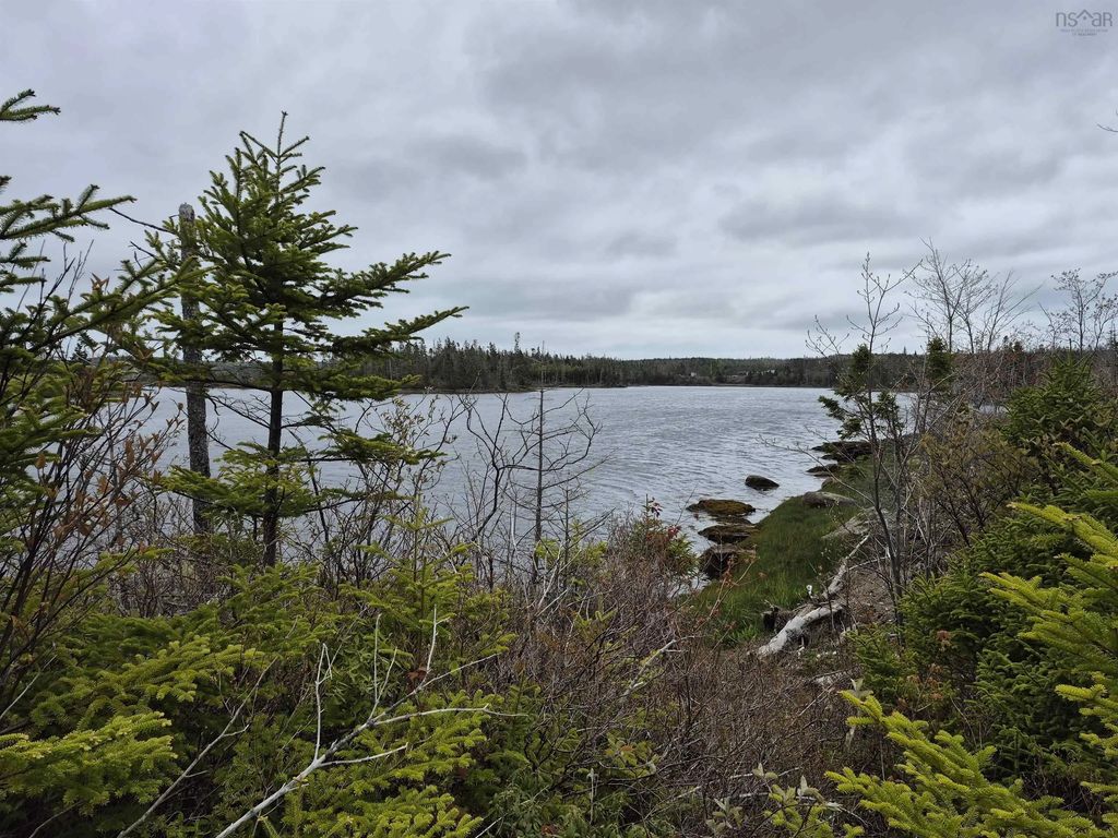 2618 Highway 7, Liscomb