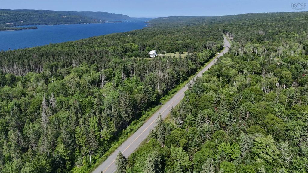 2 Acre Highway 5, Boularderie Centre