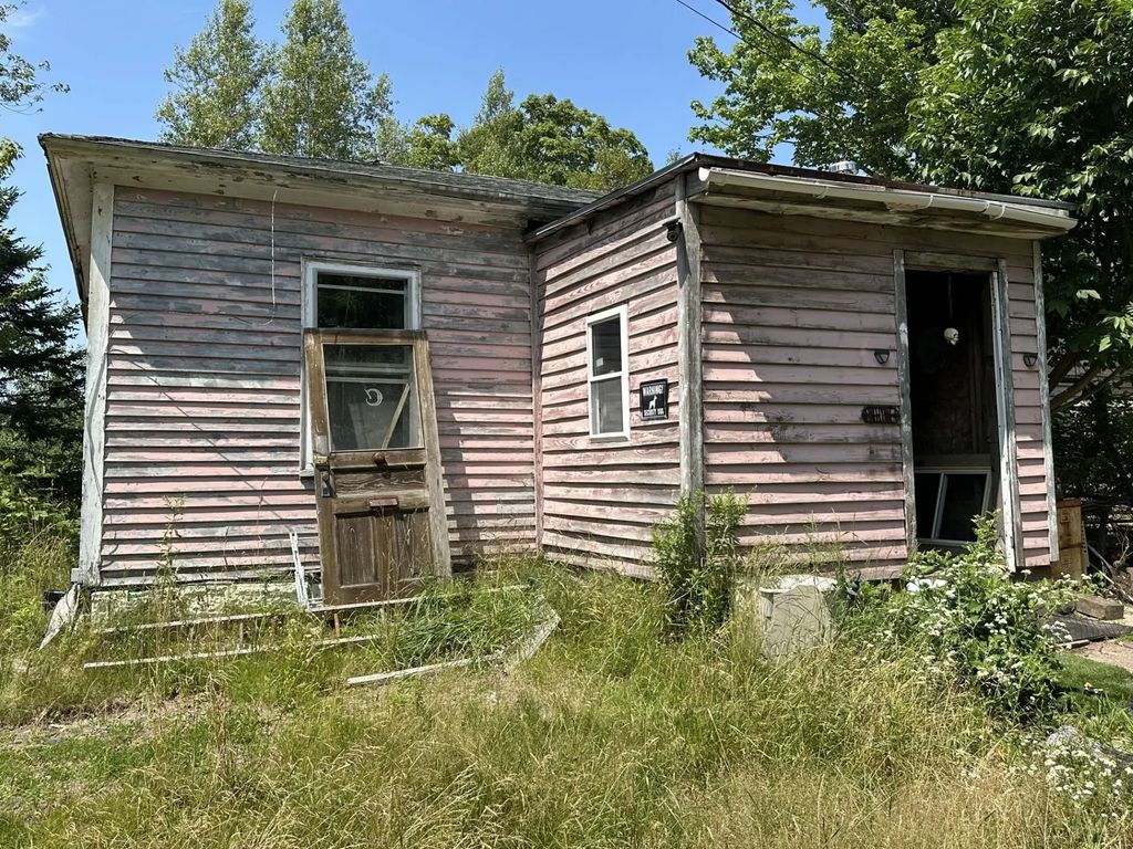 2272 French River Road, French River