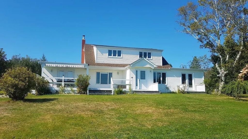 8 Delbert Road, Gold River