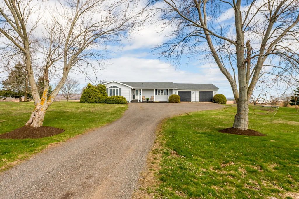 789 Canard Street, Lower Canard
