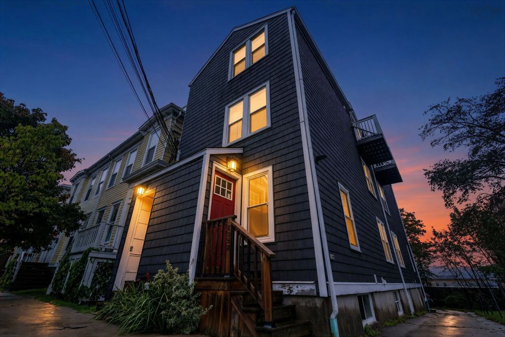 1 2093 Creighton Street, Halifax