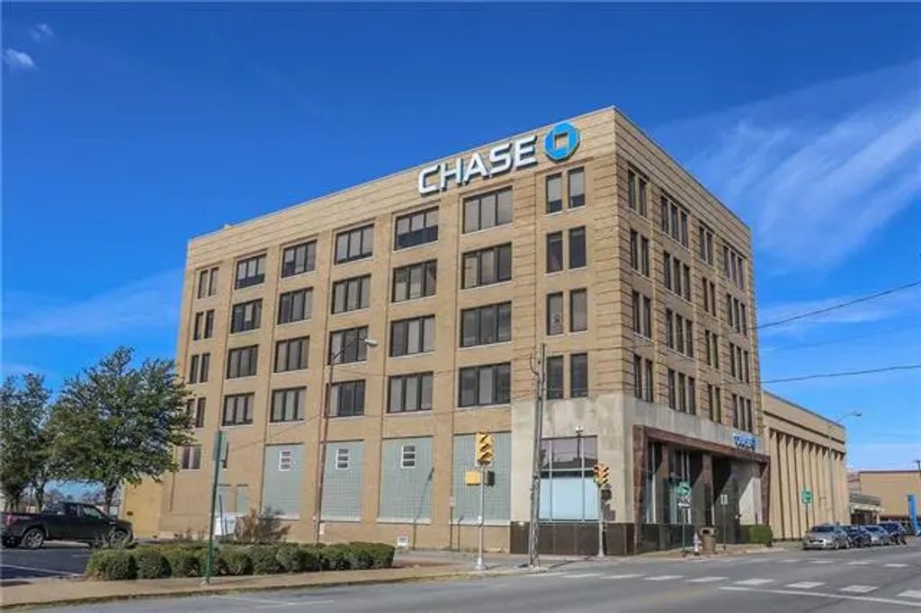 200 N Travis Street, Sherman