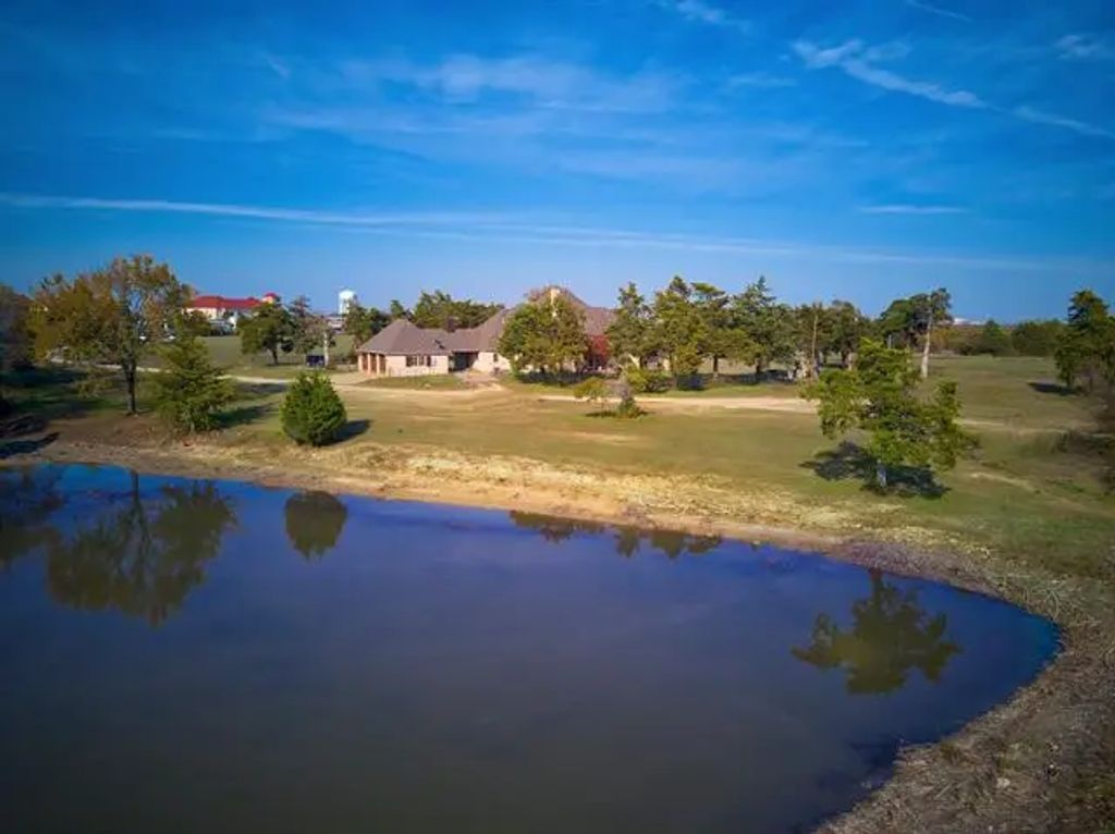 1318 N J Elmer Weaver Freeway, Cedar Hill