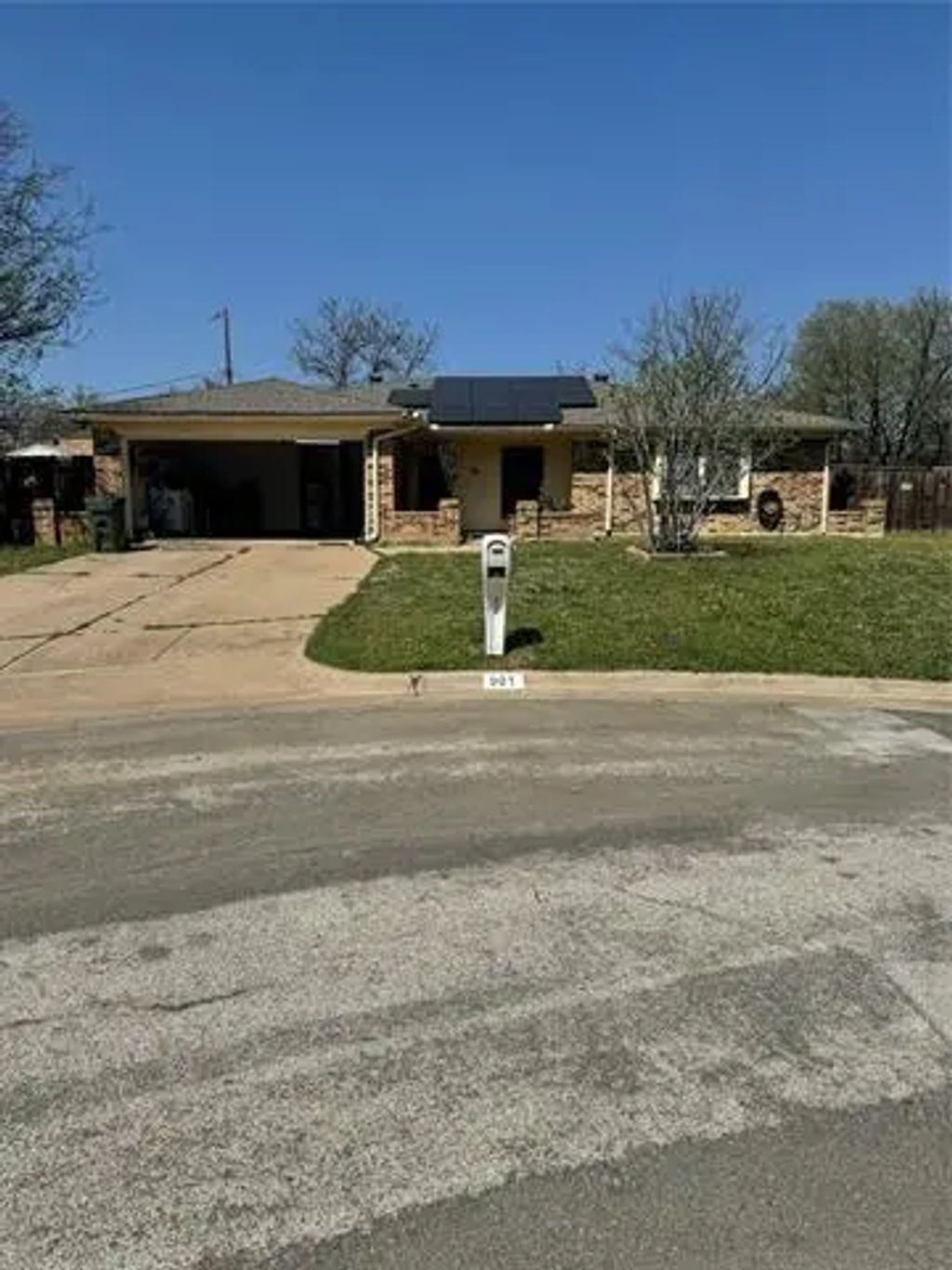 901 Freestone Court, Arlington