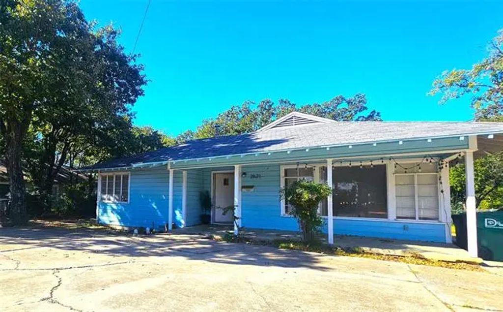 2621 N Locust Street, Denton