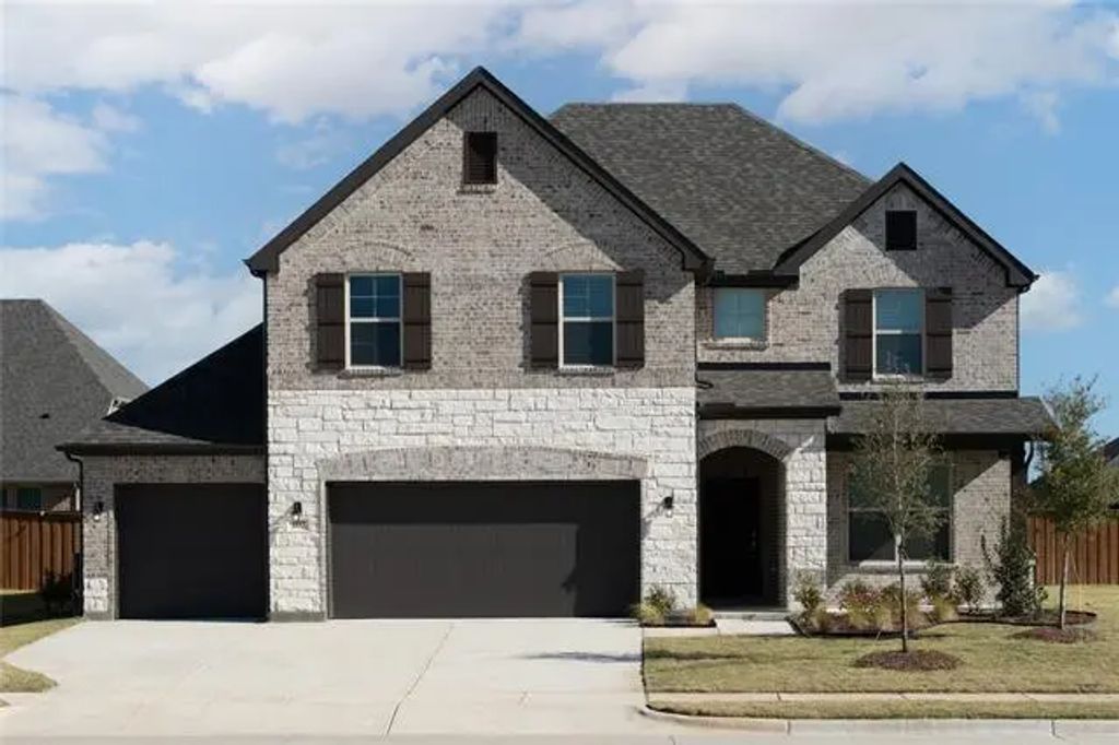 107 National Court, Forney