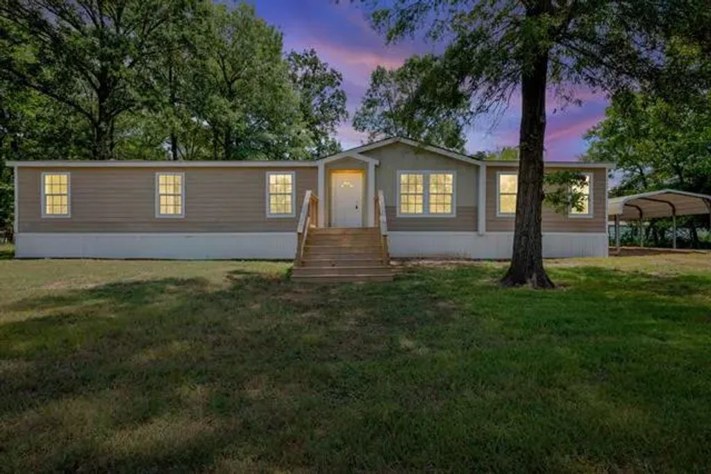 336 Charis Drive, Stonewall