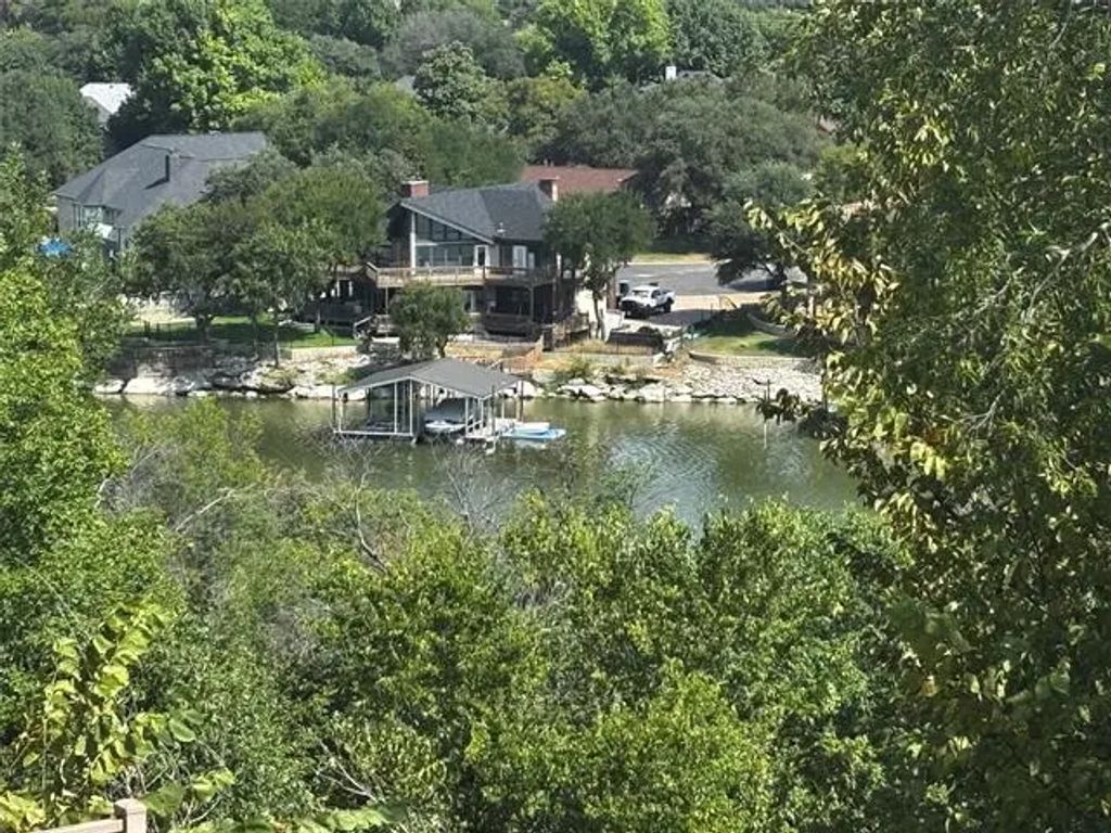 7704 Lakeview Circle, Fort Worth
