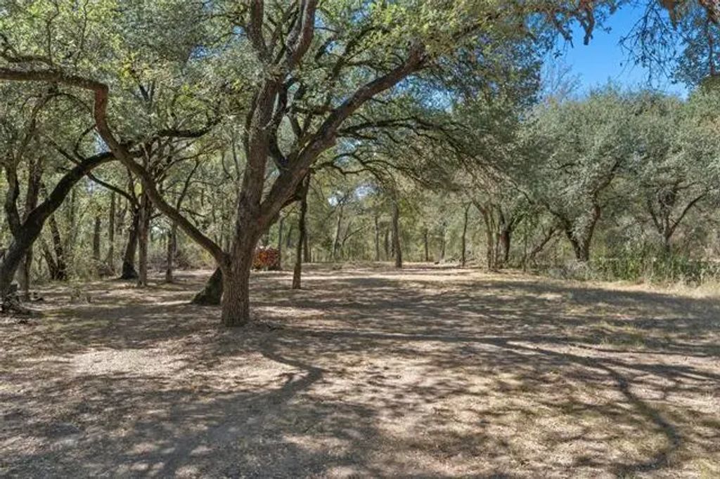 6.754 County Road 473, Lott