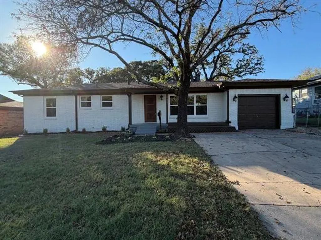 905 Brown Trail, Bedford