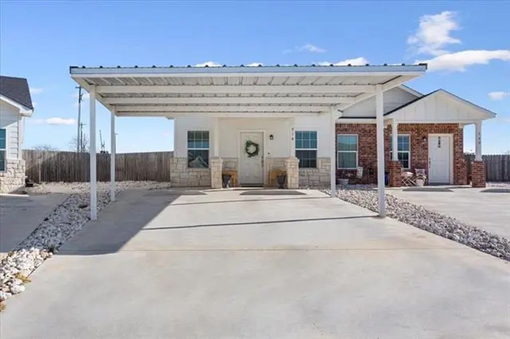 518 Alamo Court, McGregor
