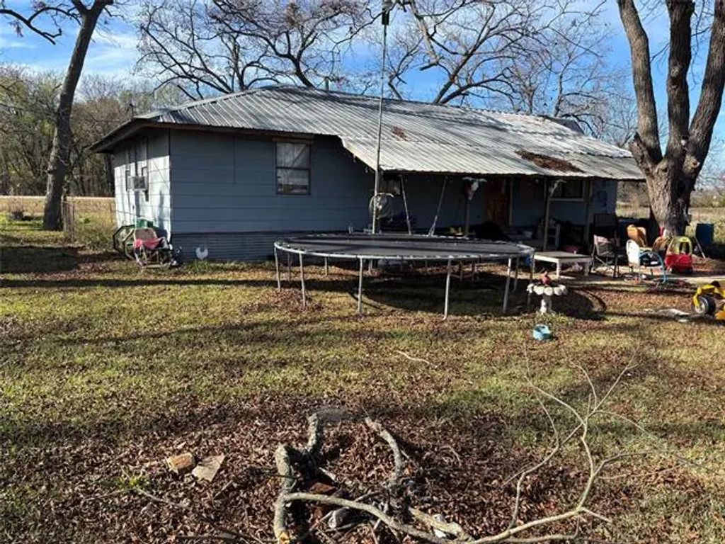 2516 Fm 1553, Bonham