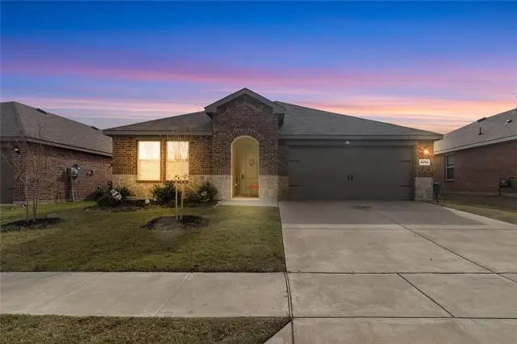 2928 Roper Street, Royse City