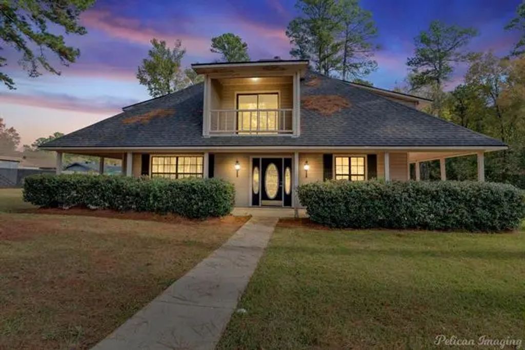 8205 Clint Drive, Shreveport