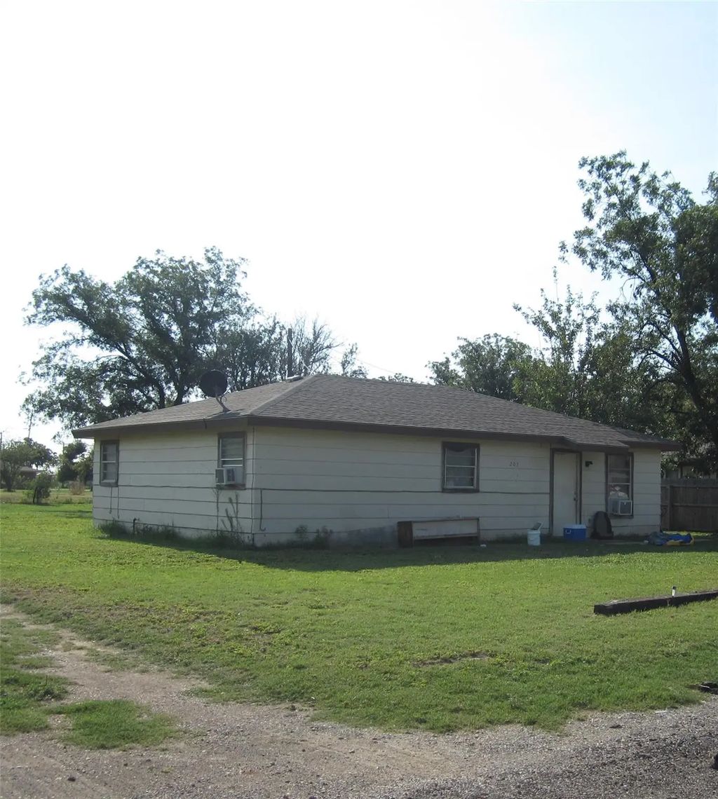 203 N Avenue F, Knox City