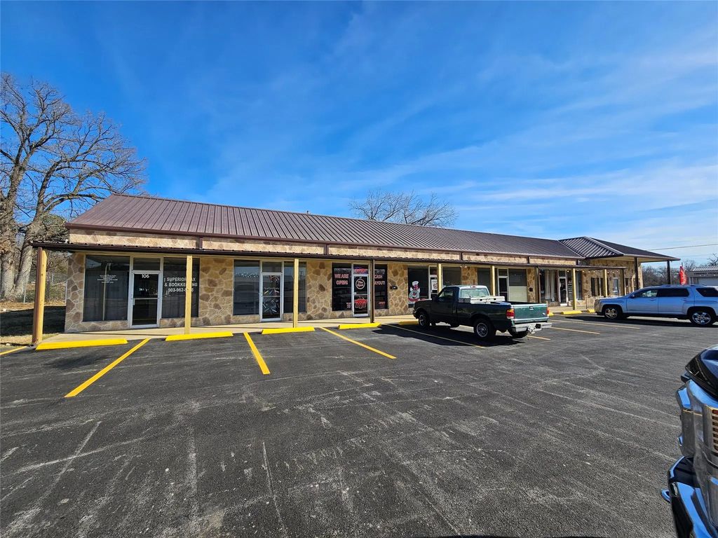 101 E Grand Plaza 105, Grand Saline