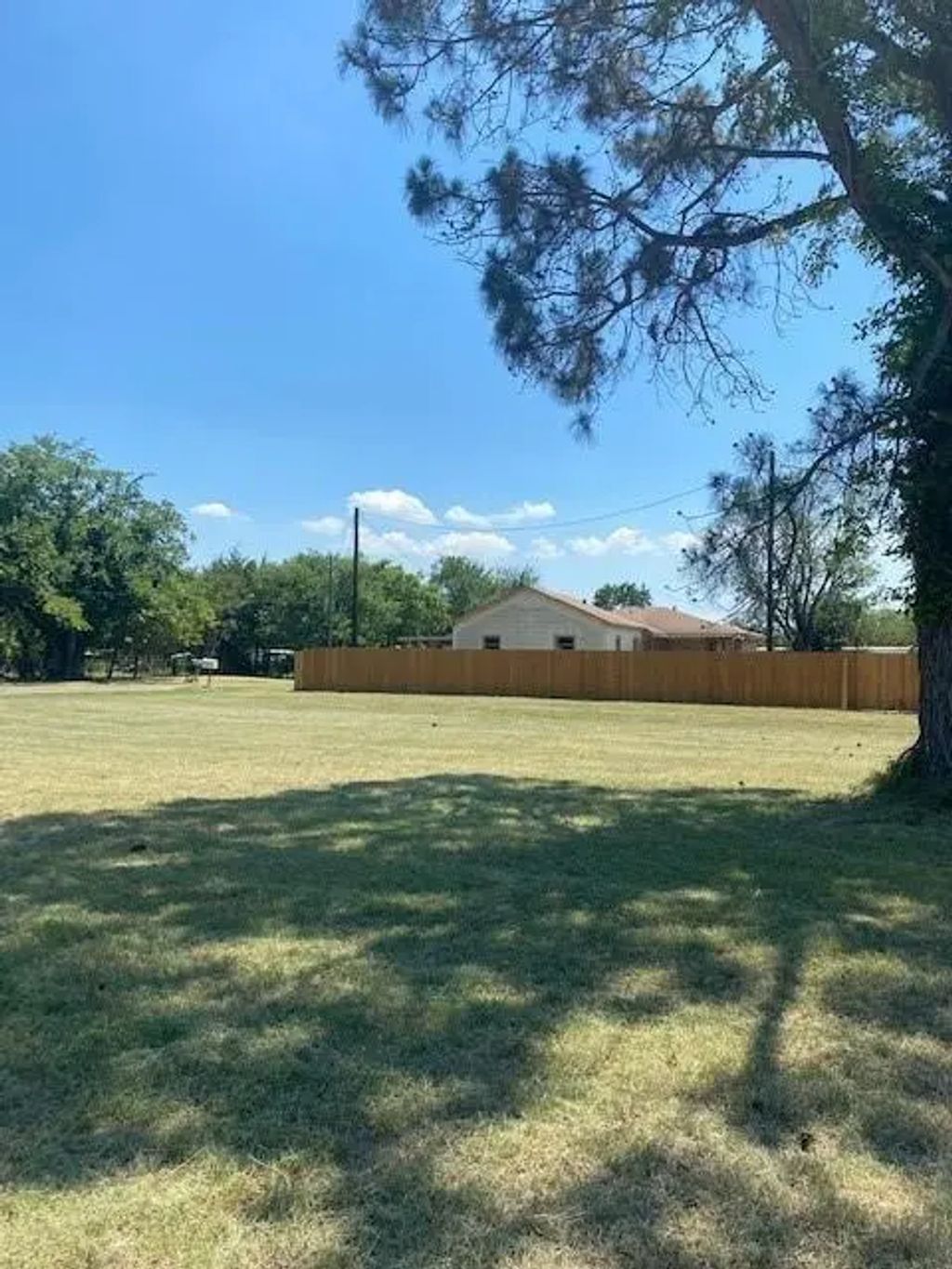 301 Church Circle, Ennis