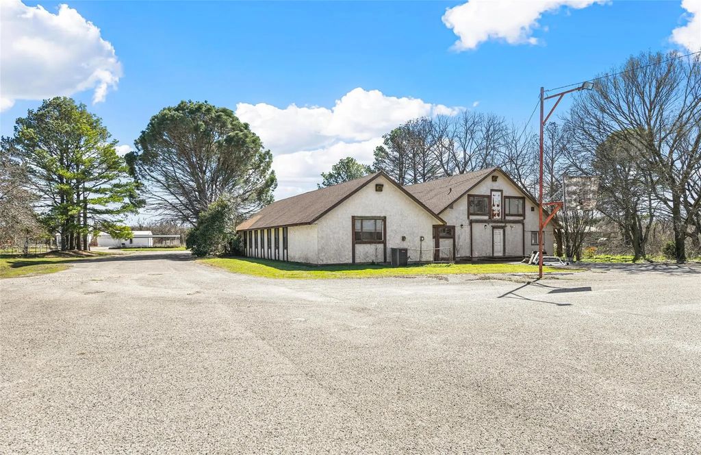 1505 E Henderson Street, Cleburne