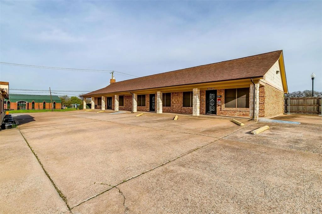 6716 Smithfield Road, North Richland Hills