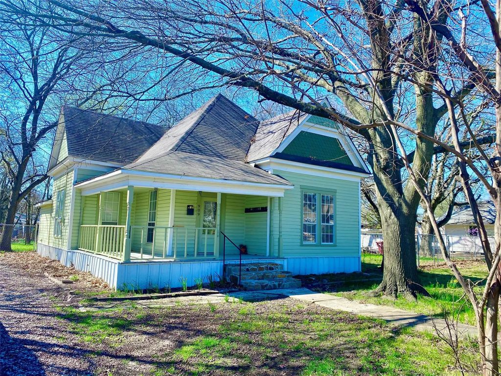 909 W 10th Street, Bonham