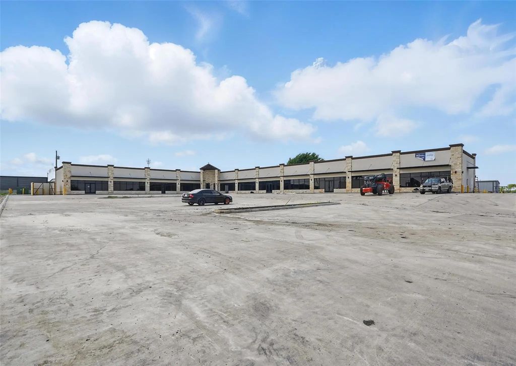16383 Fm-548, Forney