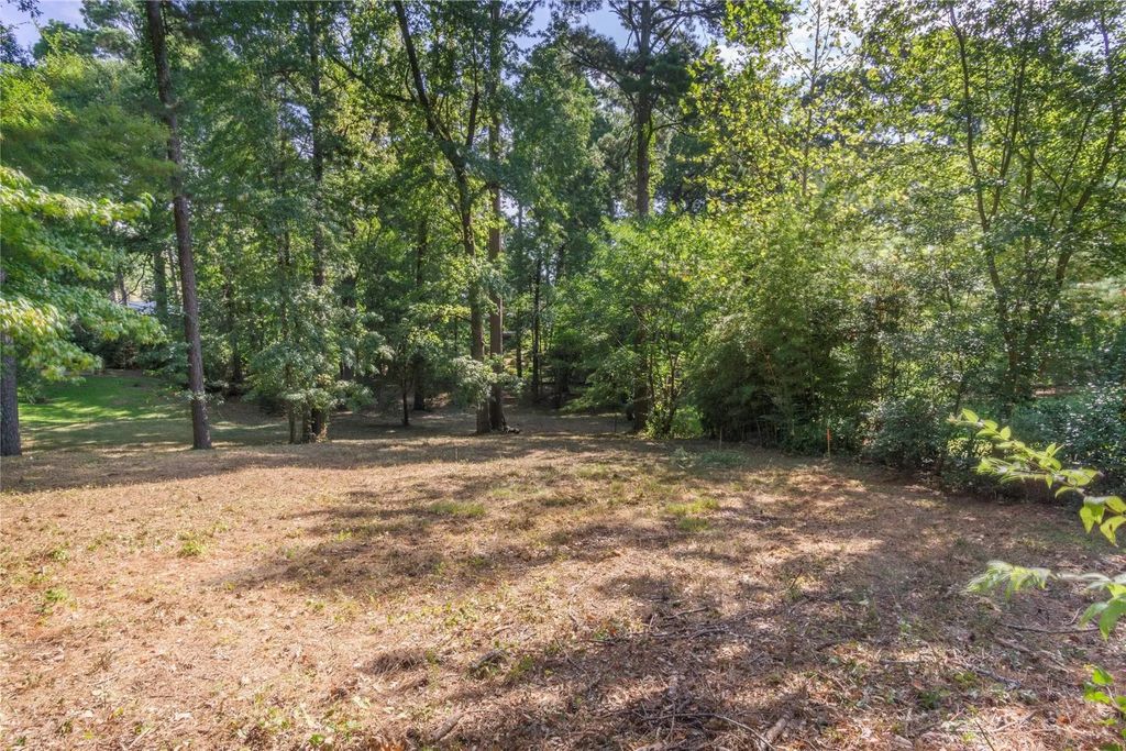 565 Spring Lake Drive, Shreveport