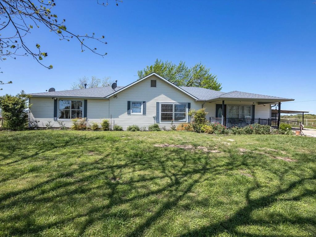 1006 County Road 2475, Alvord