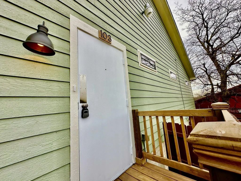 115 E College Street 103, Sherman