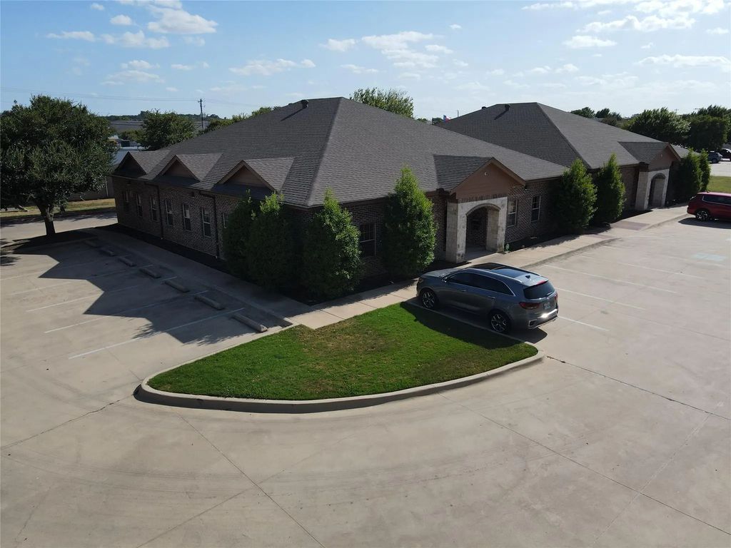 200 Meadowlands Boulevard, Keller