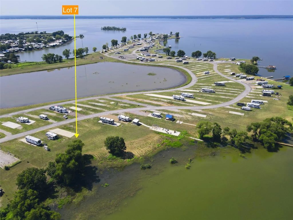 5086 Waterfront Road, Kerens