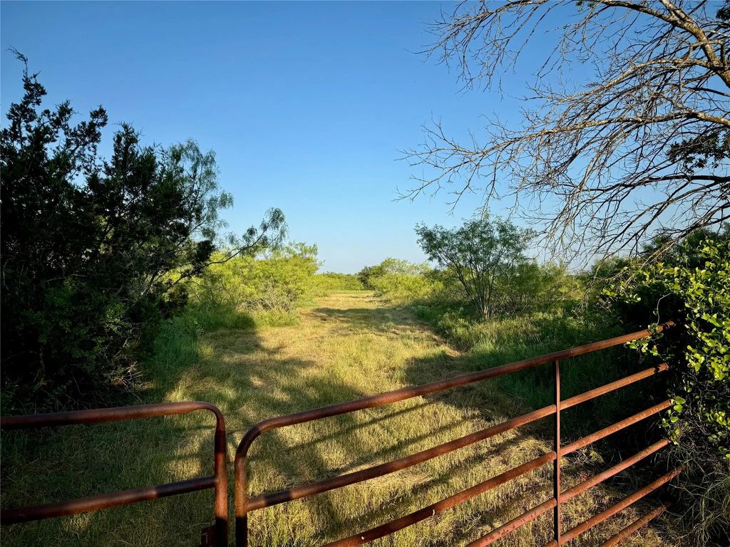 10640 County Road 1240, Cleburne