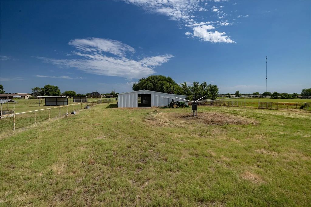 207 Lazy B Lane, Springtown