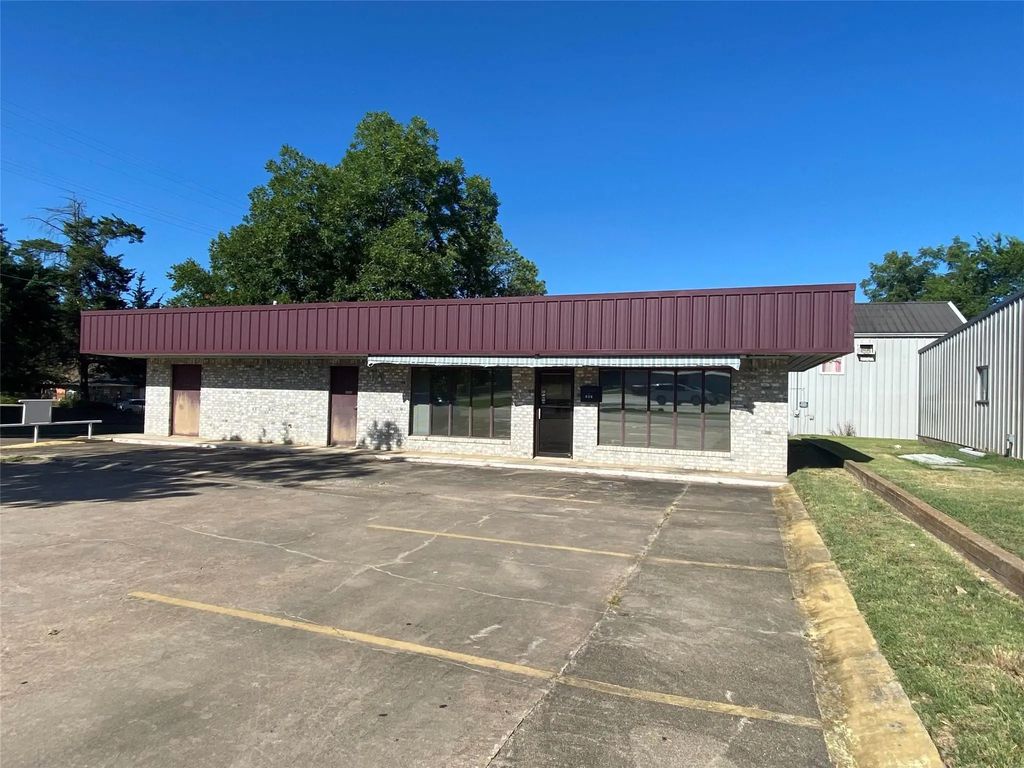 103 N College Street, Clarksville