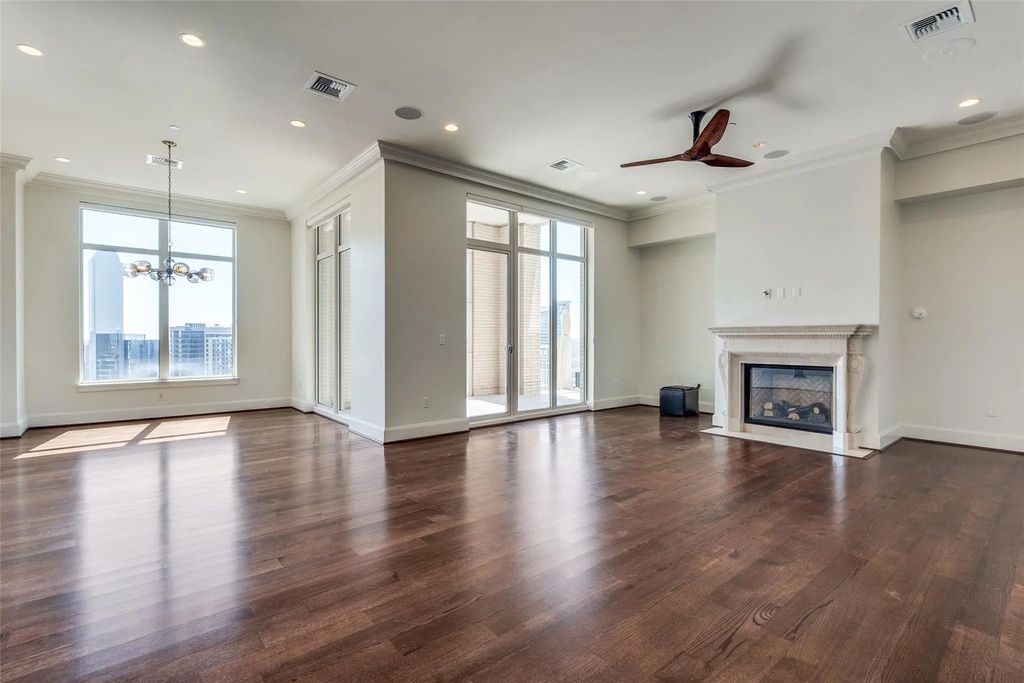 2555 N Pearl Street 2001, Dallas