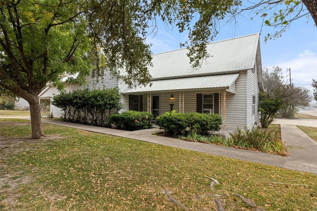 201 N 1st Street, Cranfills Gap