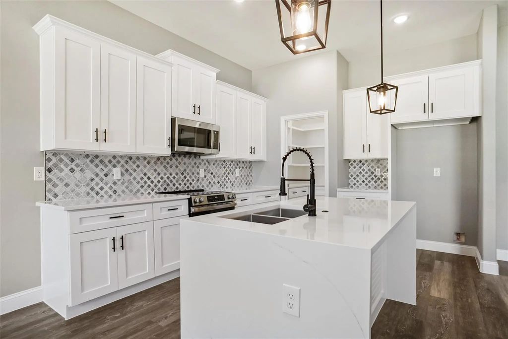 4913 Wichita Street, Granbury