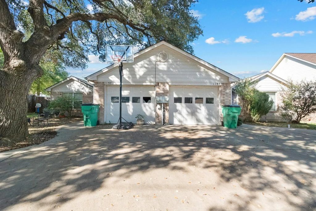 1155 W Cage Street, Stephenville